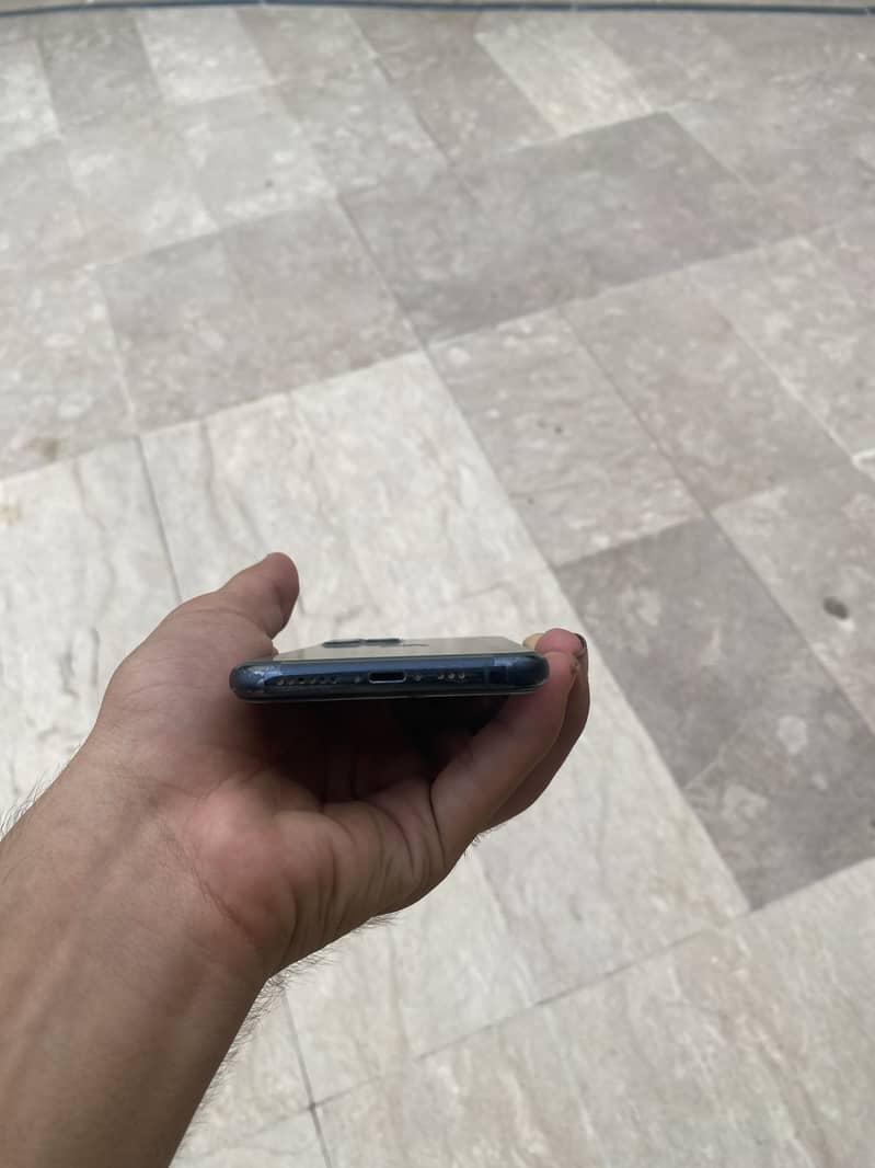 Apple iPhone 11 Pro 4