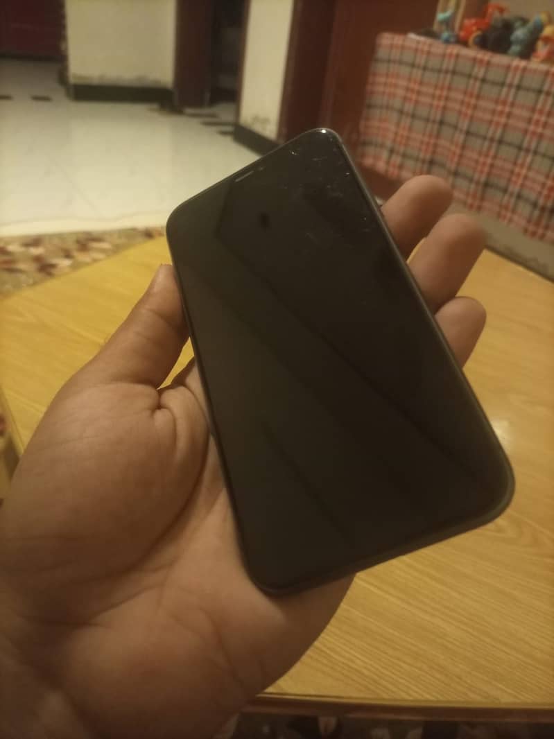 iPhone 11 3