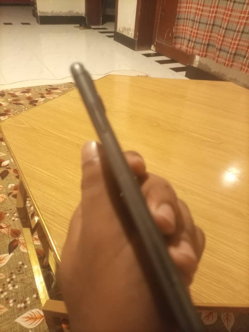 iPhone 11 4
