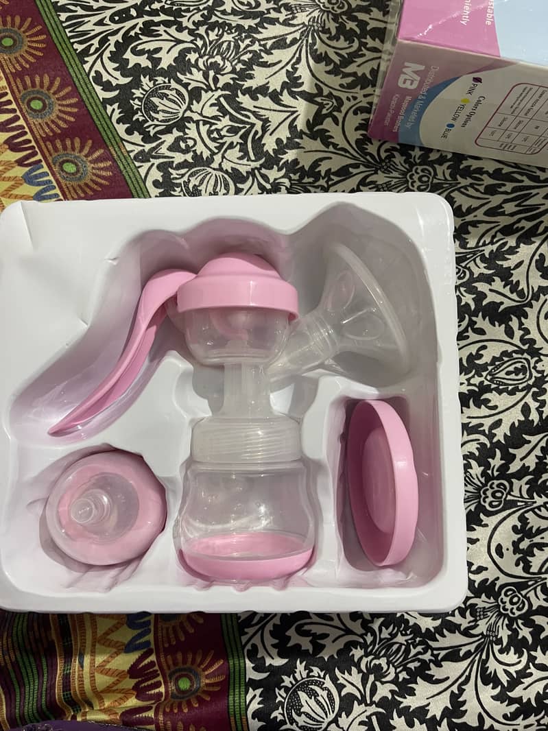 Manual breast pump 1