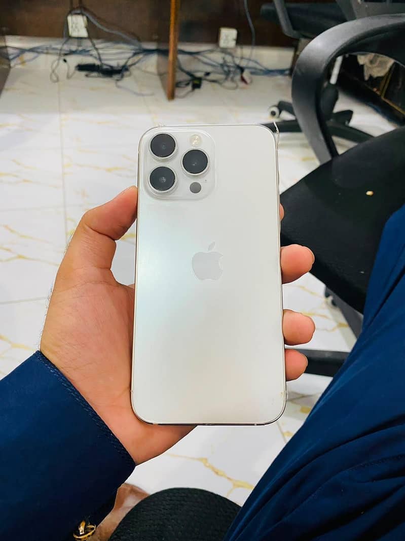 Apple iPhone 14 Pro Max 0