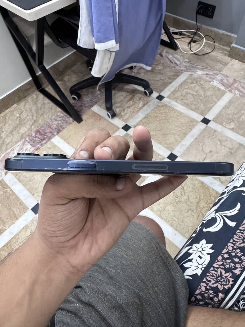 Apple iPhone 15 Pro Max - JV - 256GB 4