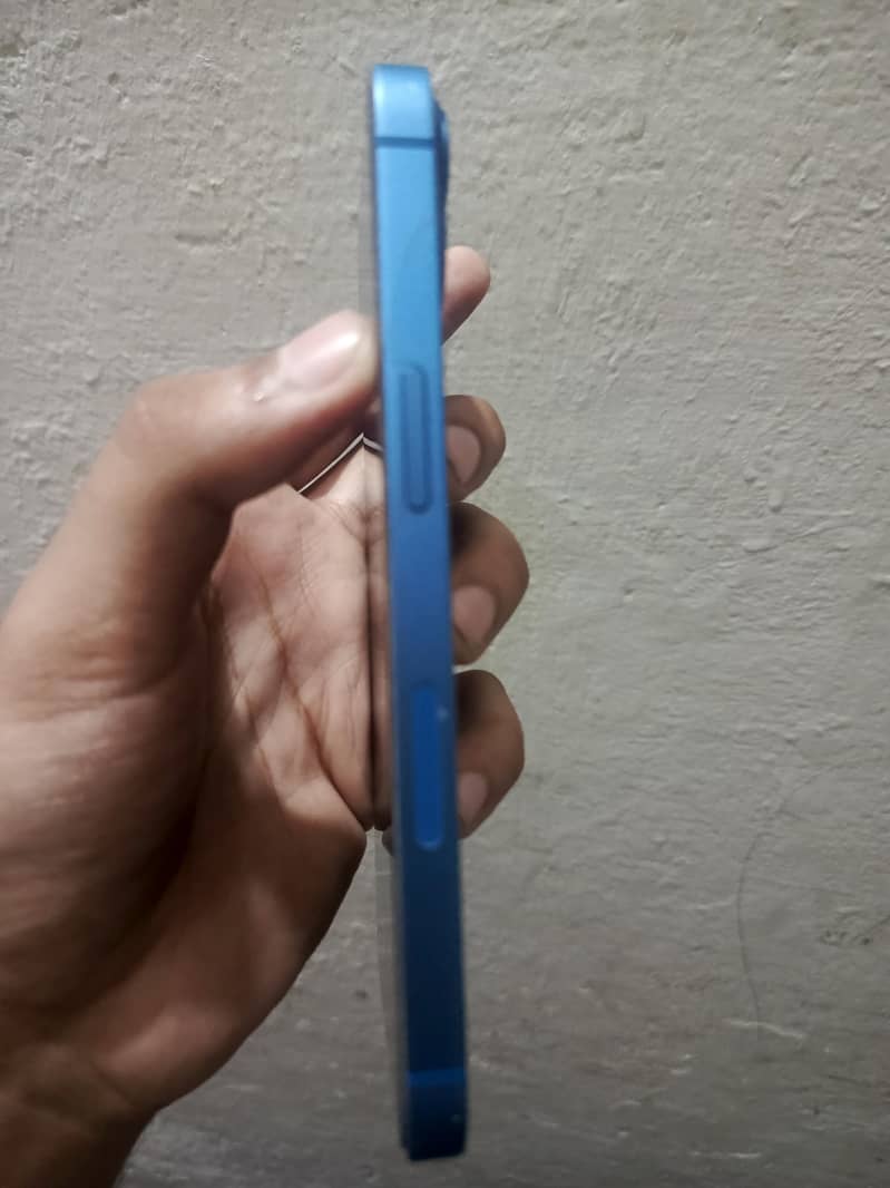 Apple iPhone 13 2