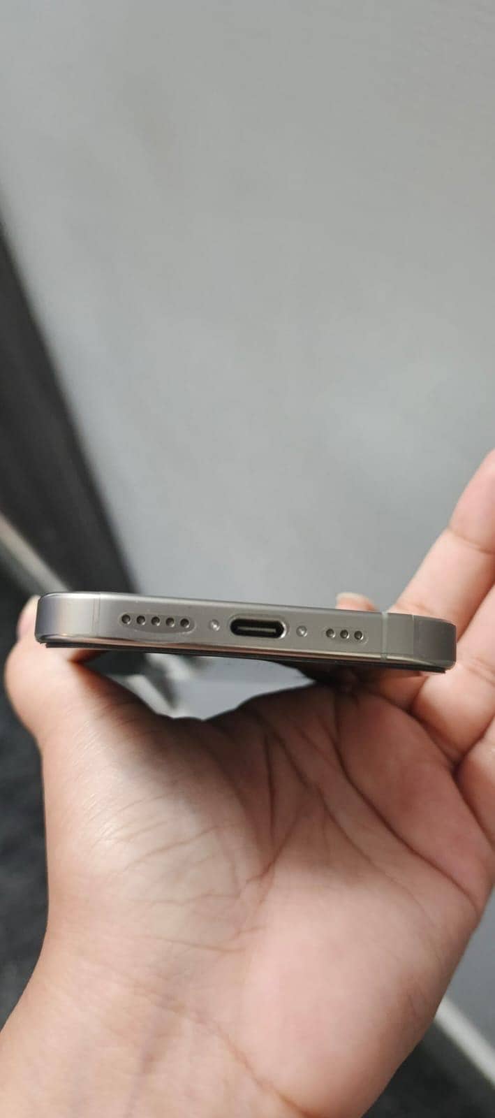 Apple iPhone 16 Pro 3