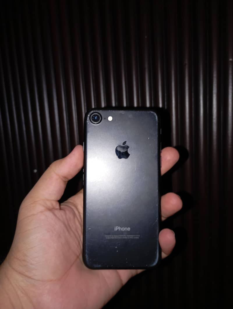 Apple iPhone 7 0