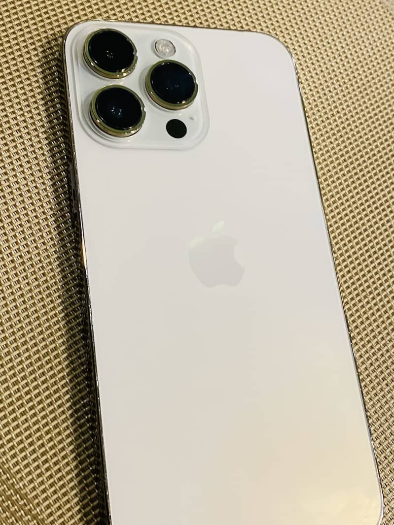 Apple iPhone 14 Pro Max 1
