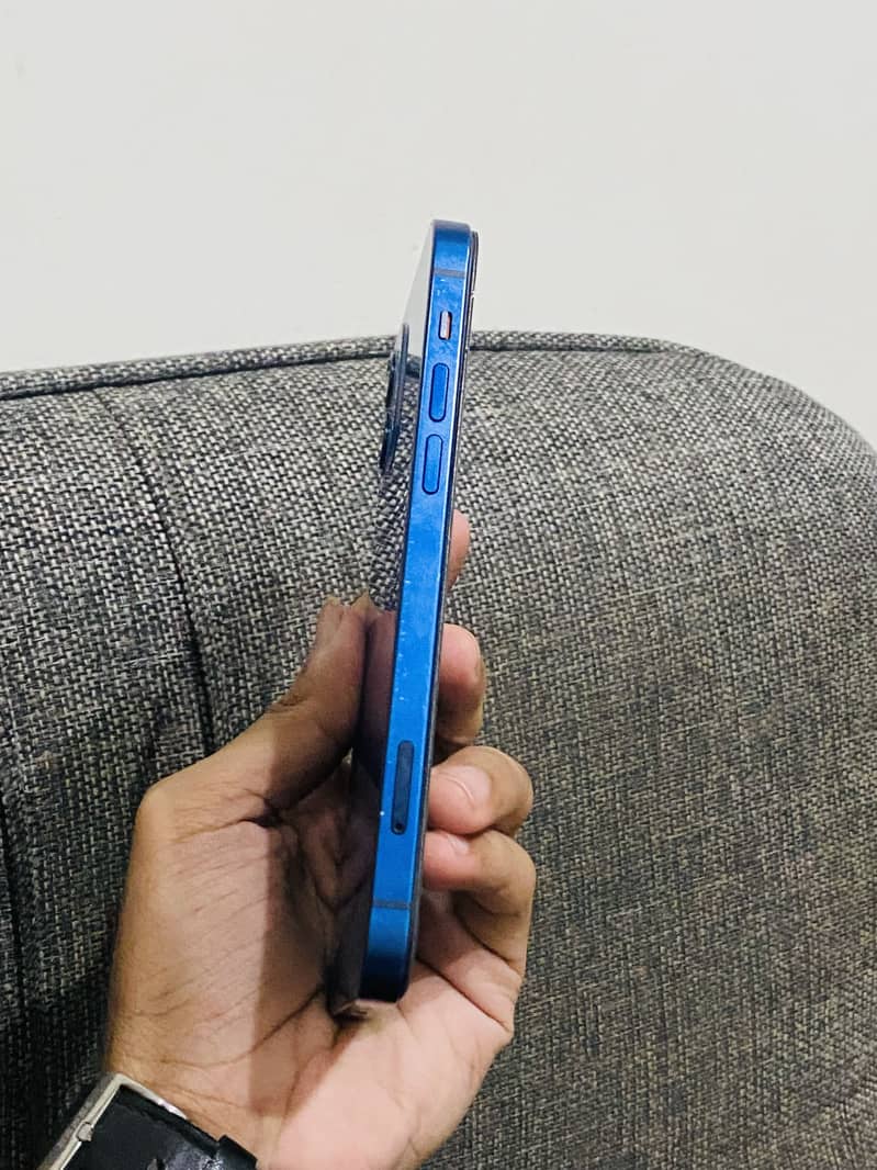 Apple iPhone 12 1