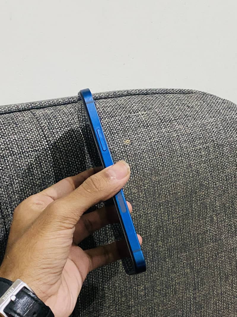 Apple iPhone 12 2