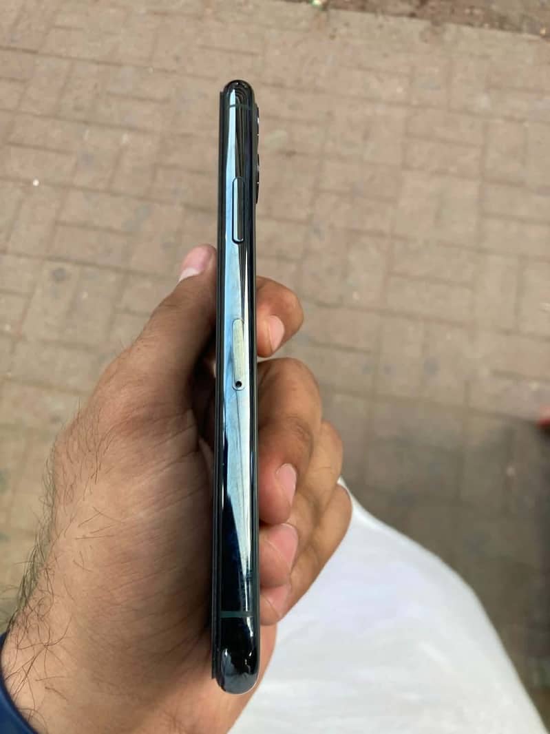 Apple iPhone 11 Pro 1