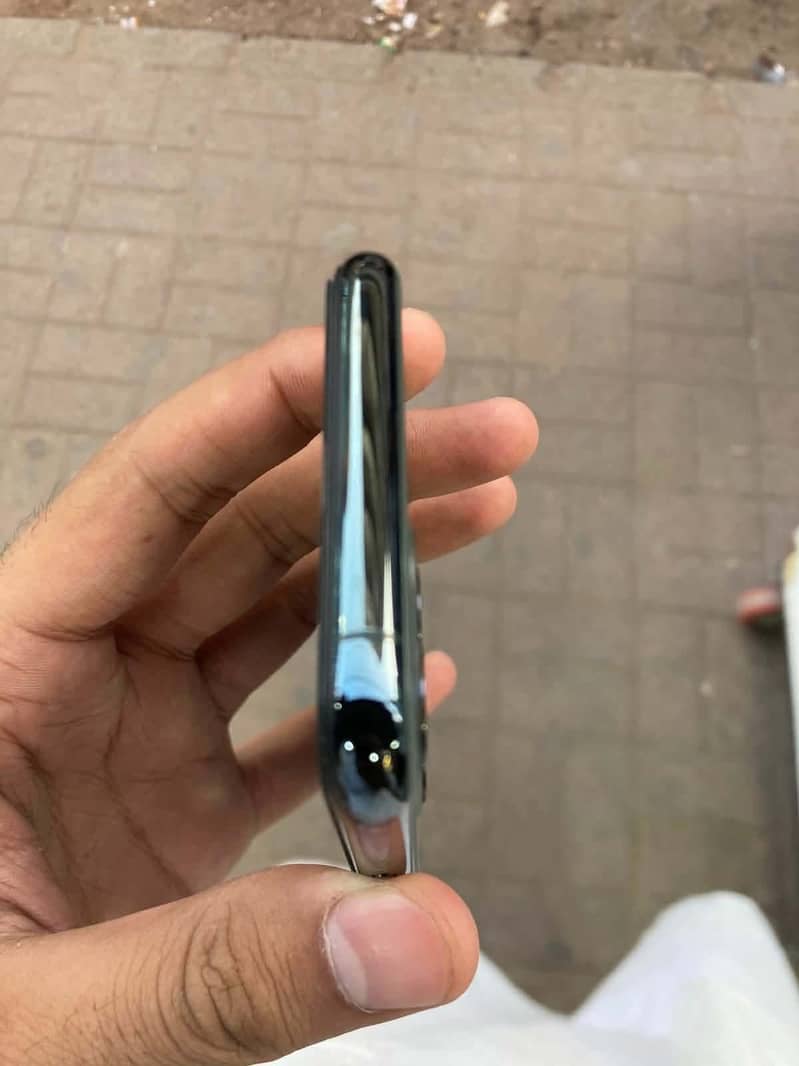 Apple iPhone 11 Pro 2