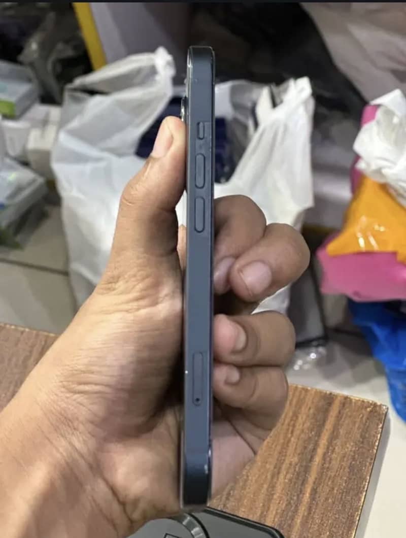 Apple iPhone 13 2