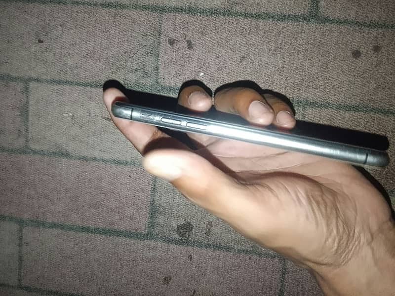 Apple iPhone X 4