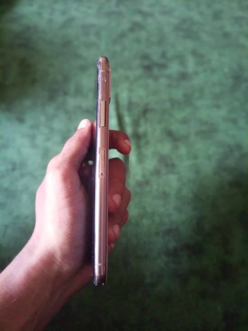 Apple iPhone XS 1