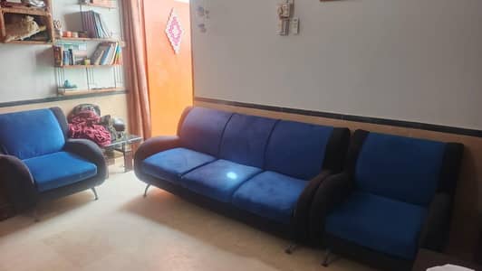In New condition sofas for urgent sell