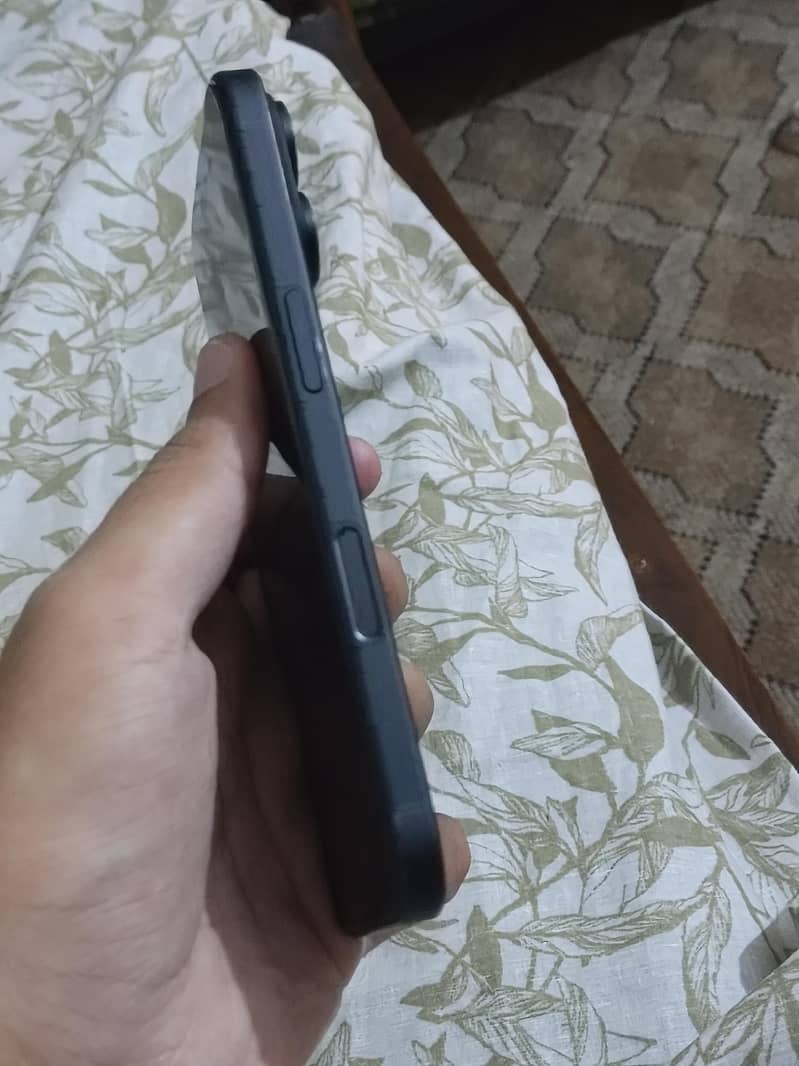 Apple iPhone 16JV 4