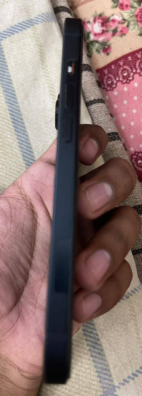 Apple iPhone 14 3