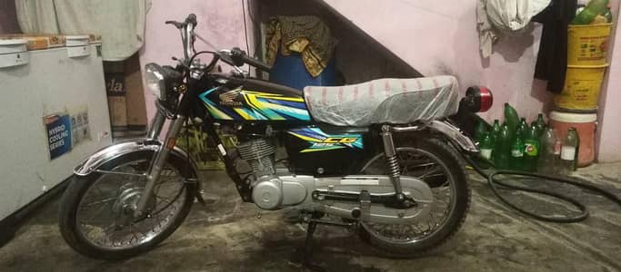 Honda Cg 125 25 k 12 month ki invoice hai . . . 218,000