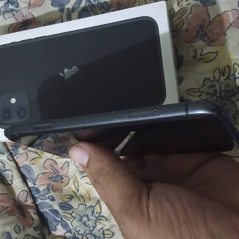 Apple iPhone 11 4
