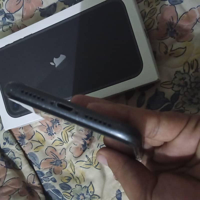 Apple iPhone 11 6