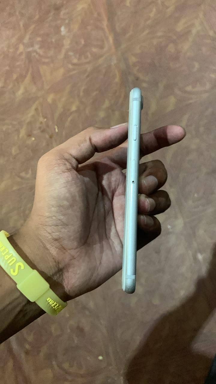 Apple iPhone 7 2