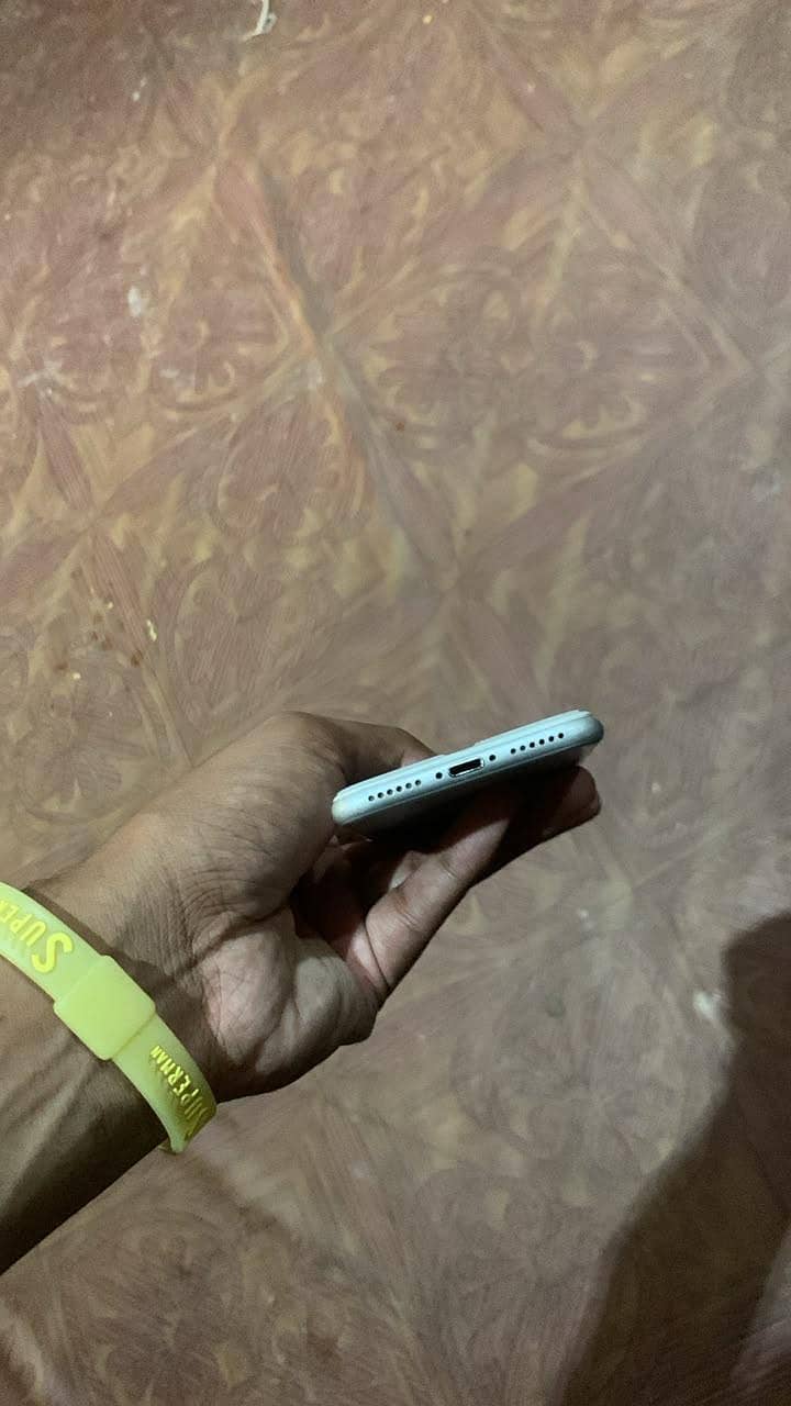Apple iPhone 7 3