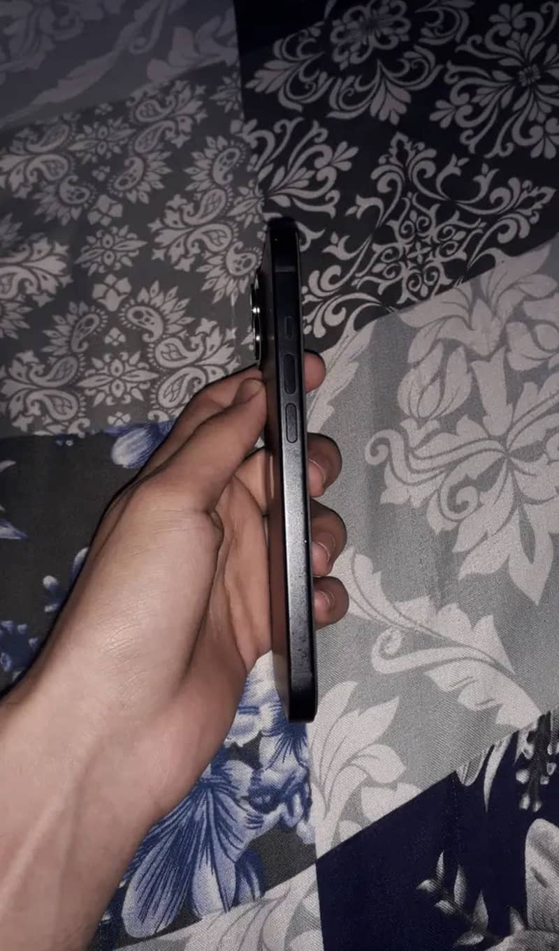 Apple iPhone 15 2