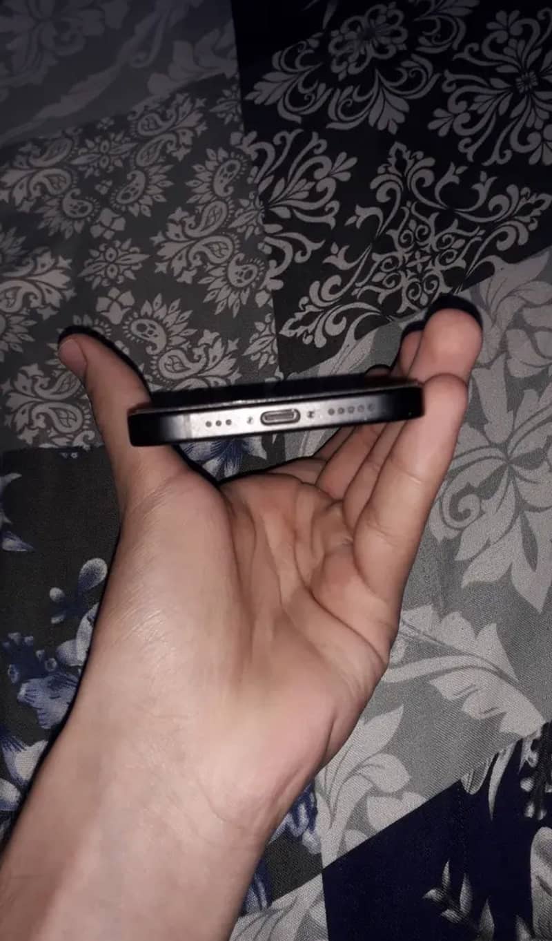 Apple iPhone 15 4