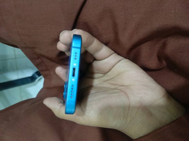 Apple iPhone 13 2