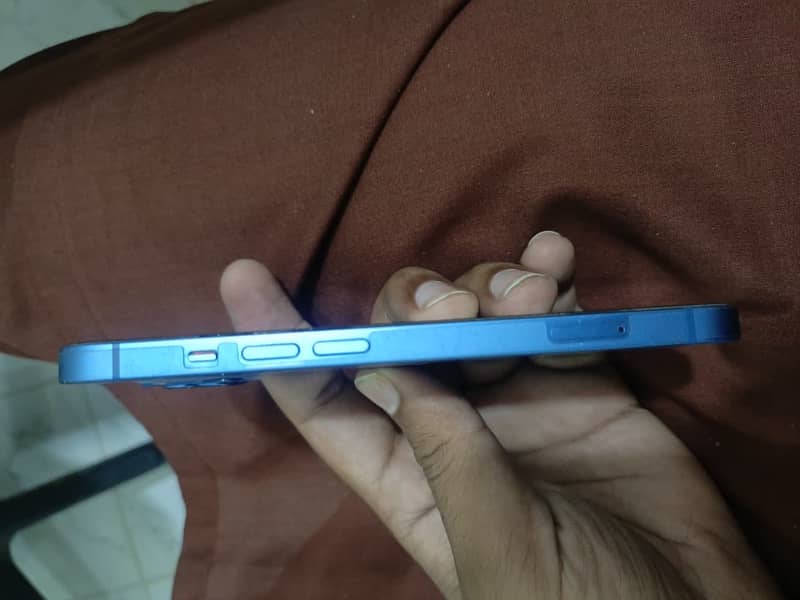 Apple iPhone 13 4