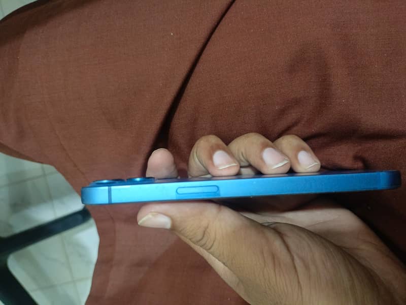 Apple iPhone 13 5