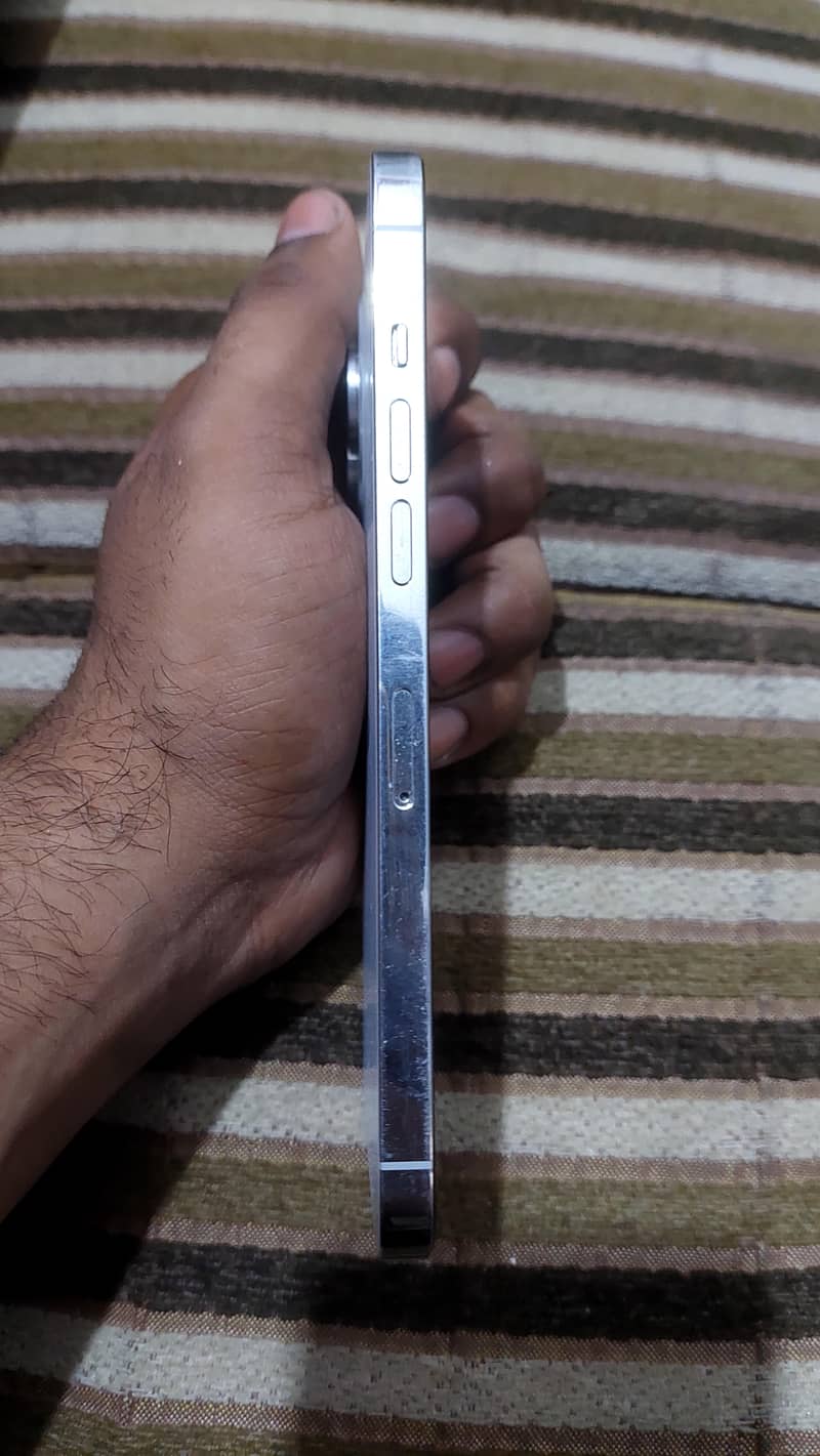 Apple iPhone 12 Pro Max 4