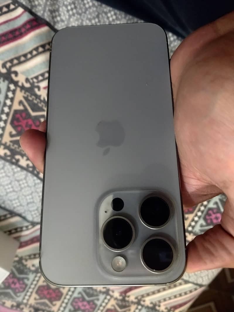 Apple iPhone 15 Pro 0
