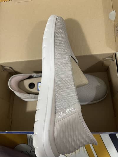 *Brand New Skechers women Taupe EU40 - Gulf imported*