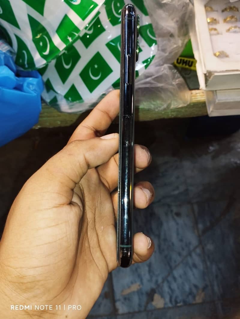 Apple iPhone 11 Pro Max 6