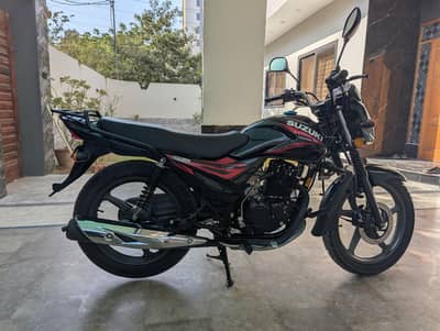 2025 Suzuki GR150 – Black, Karachi registered.