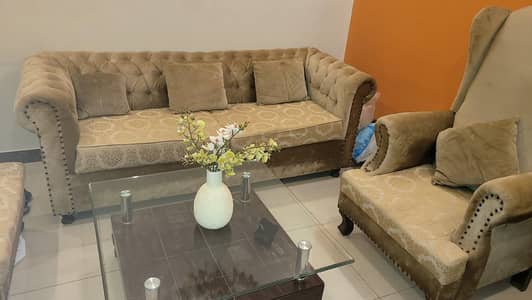 sofa set 5 seeter with center table with out showpiece