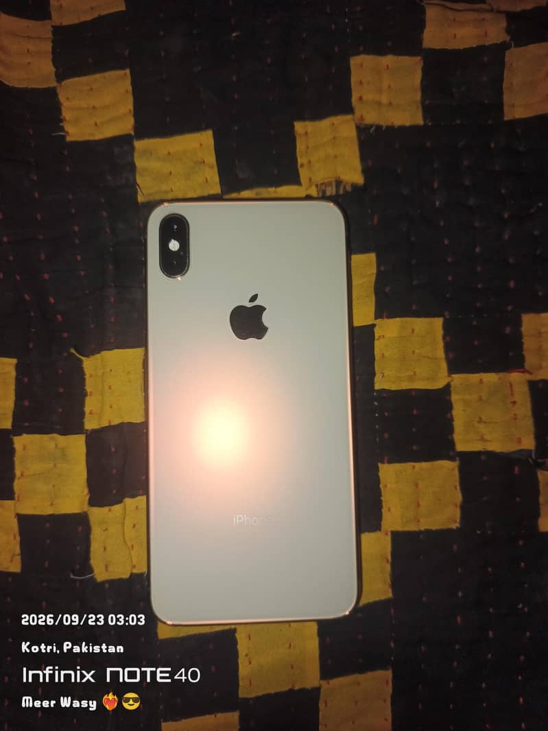 Apple iPhone XS Max 1