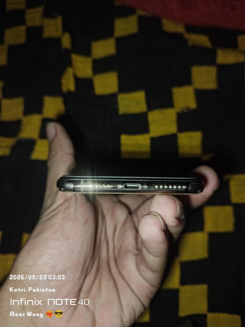 Apple iPhone XS Max 3