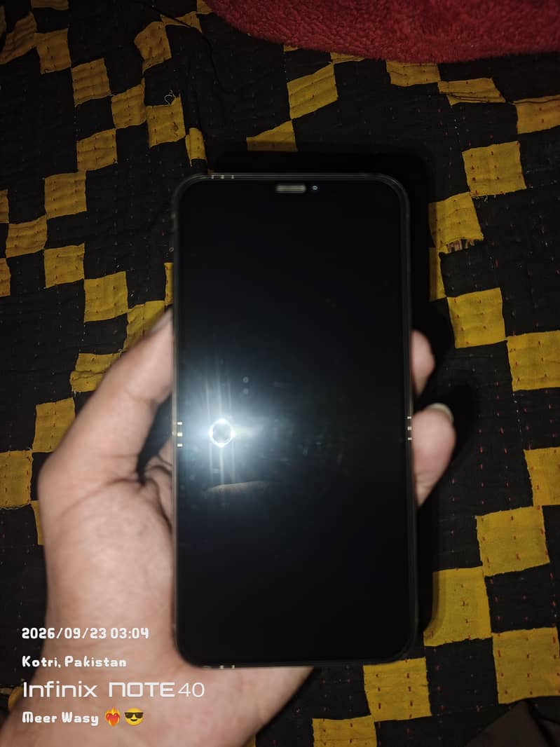 Apple iPhone XS Max 10