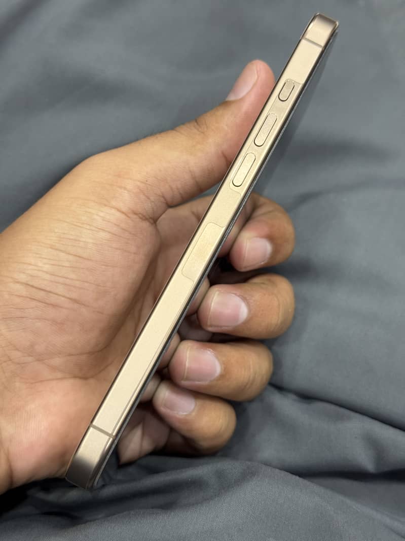 Apple iPhone 16 Pro Max 5