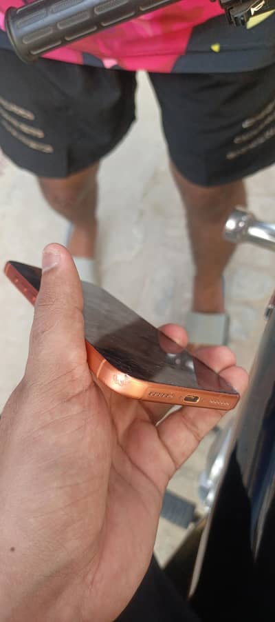 Apple iPhone 17 Pro Max display crack 95 health with Box