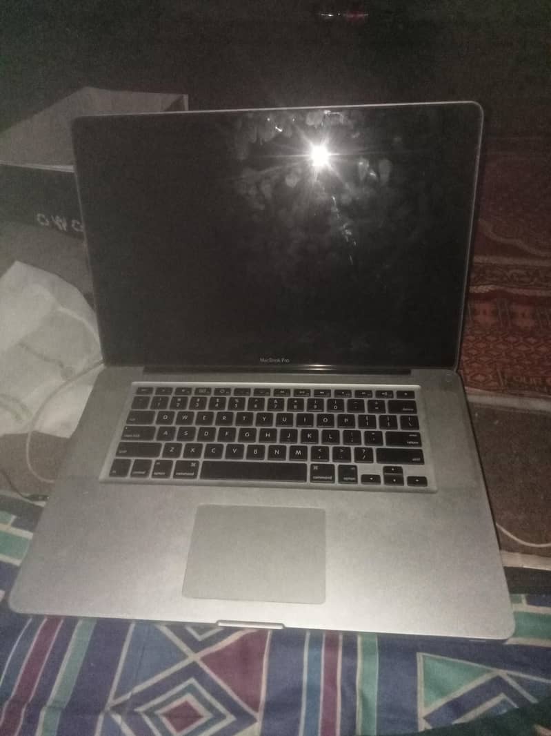 Apple Mac Book pro 0
