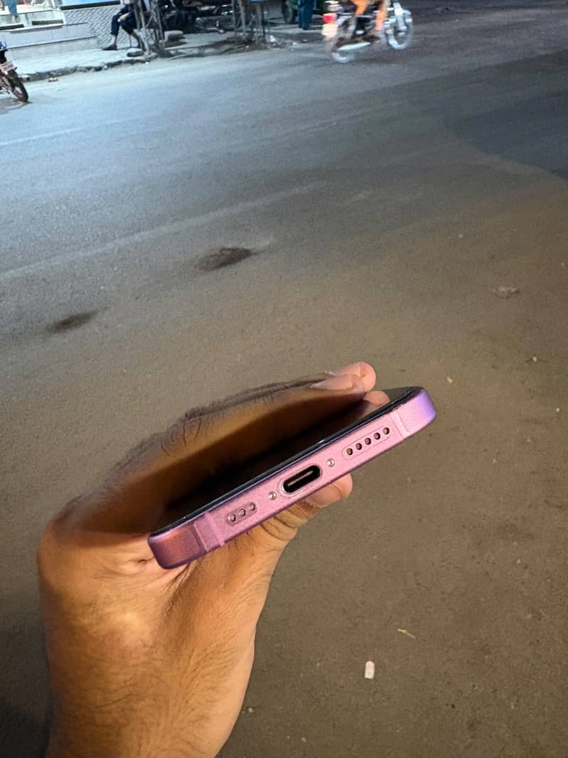 Apple iPhone 16 2