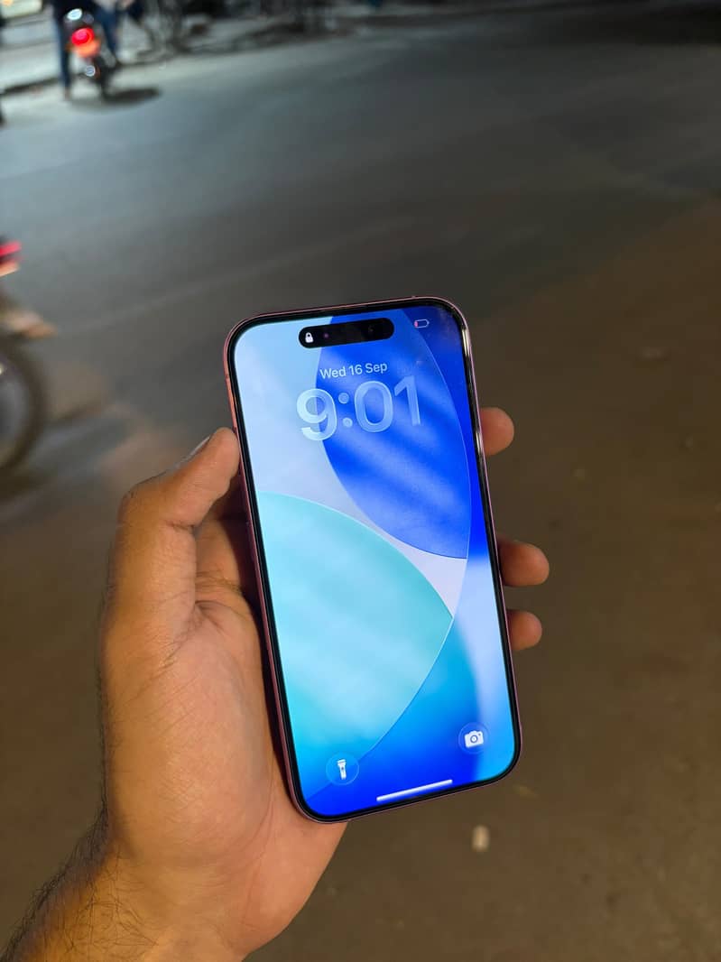 Apple iPhone 16 4