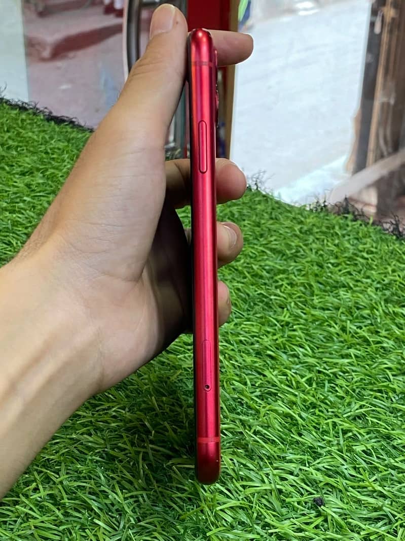 Apple iPhone 11 4