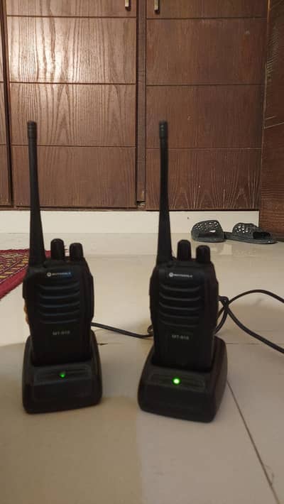 Motorola wireless walkie talkie pair MT 918