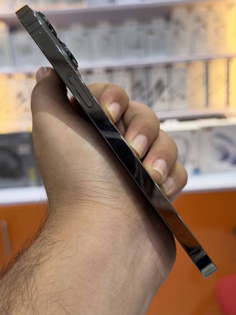 Apple iPhone 13 Pro Max 4