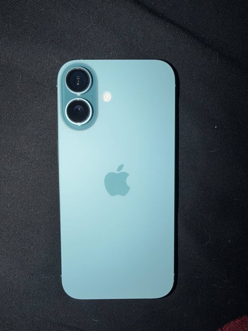 Apple iPhone 16 0
