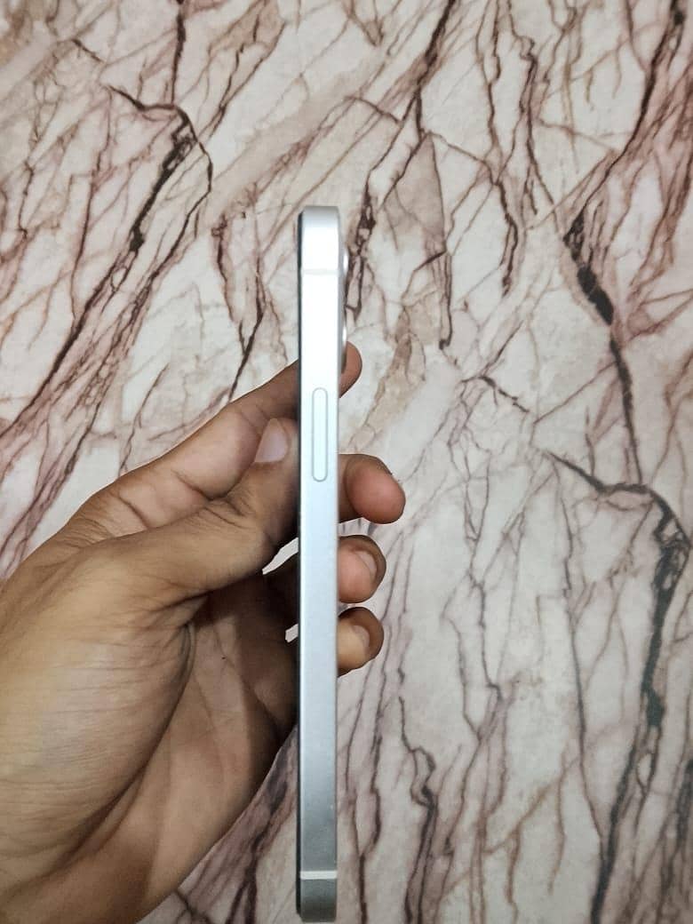 Apple iPhone 12 3