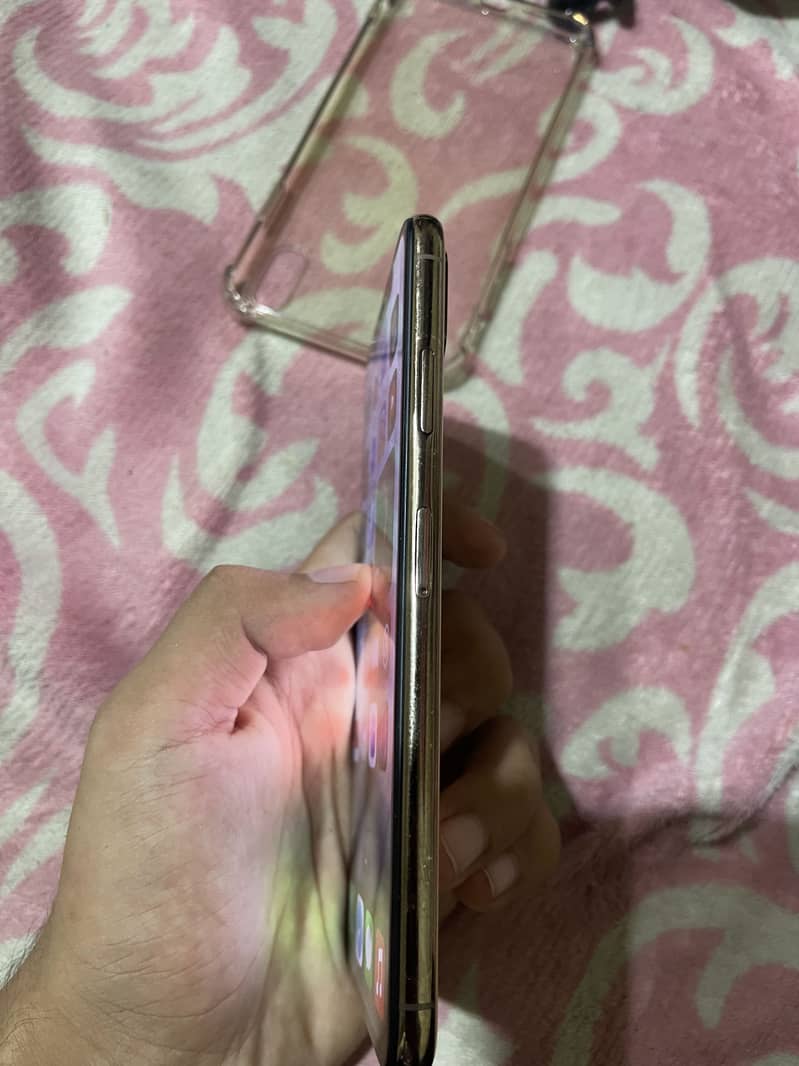Apple iPhone XS Max 0